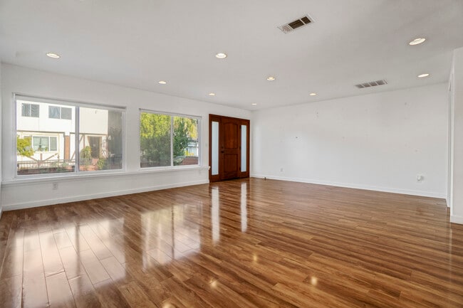 Building Photo - 38 Sunset Ave