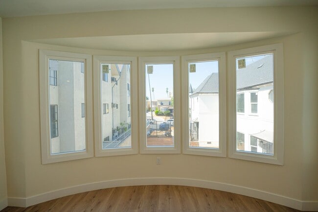 Building Photo - 1038 Westmoreland Ave Unit 3
