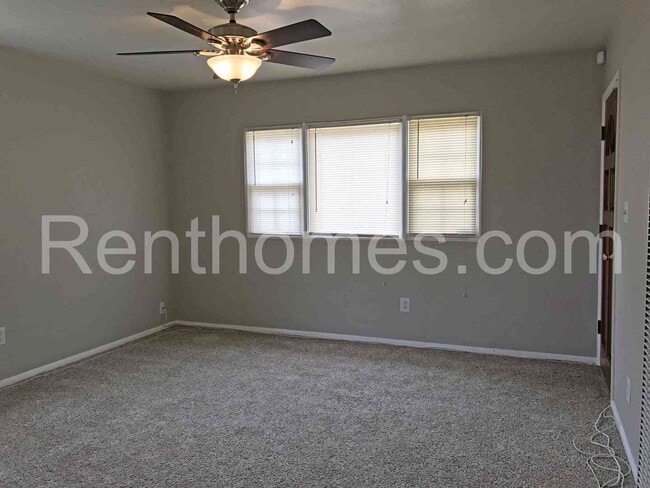 Photo - 2758 Hornblend St