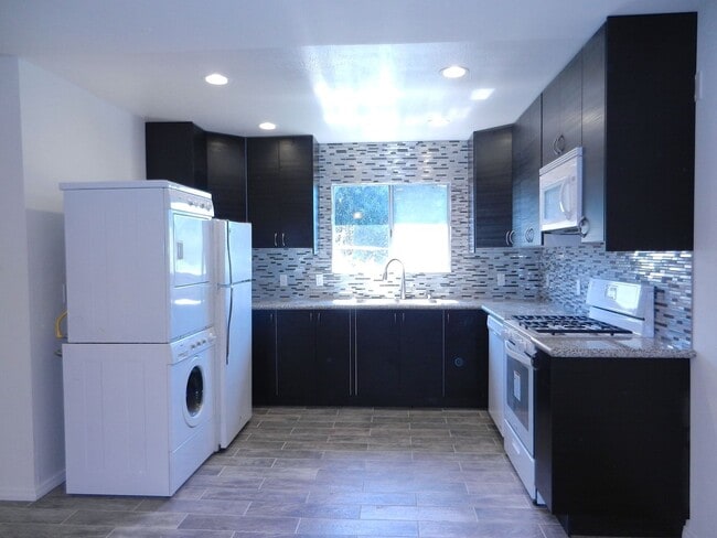 KESSELRUN WILSON--3527-3531 Wilson Ave - KESSELRUN WILSON--3527-3531 Wilson Ave Apartment Unit 3531