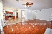 Photo - 512 Bolsa Way House