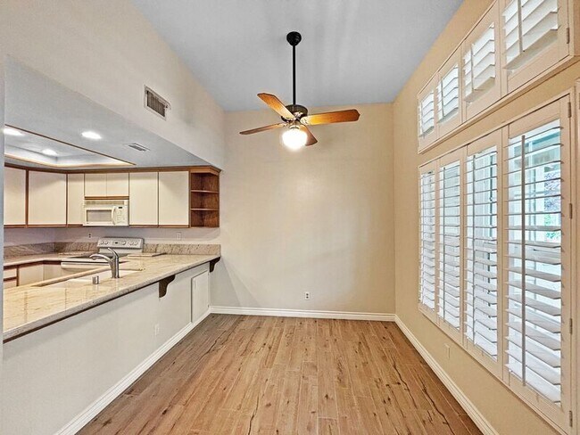 Photo - 3147 Old Bridgeport Way