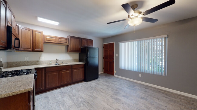 Photo - Sapphire Apartments