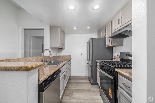 2BR, 2BA - 1,050SF - Kitchen - 14400 Dickens St