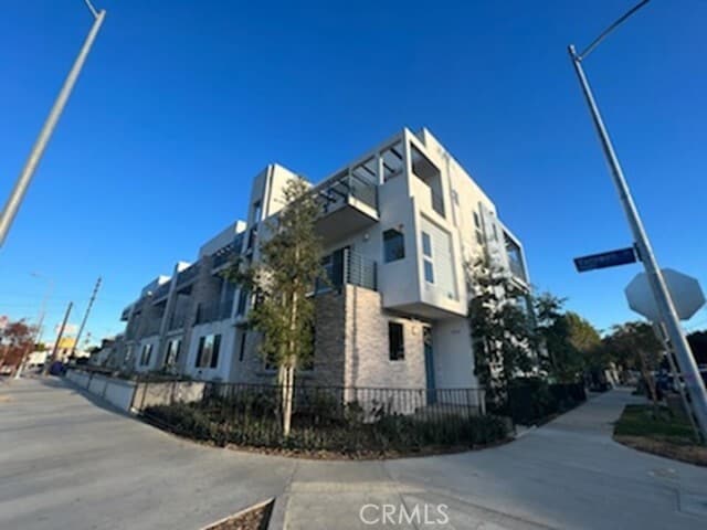 Building Photo - 14614 Vanowen St