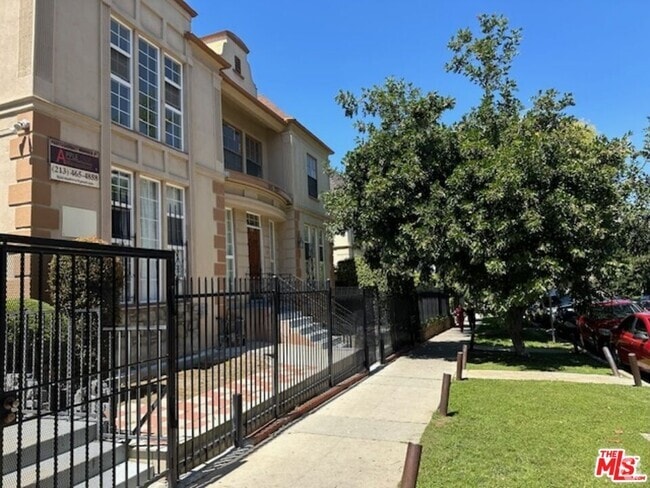Building Photo - 925 S Hobart Blvd Unit 1/2 Rental