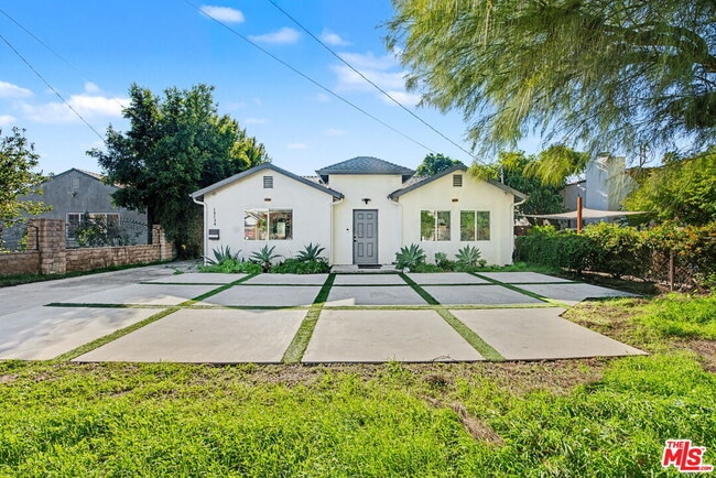 Photo - 15134 Friar St