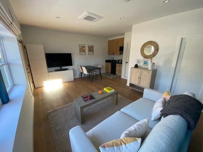 Photo - 12528 Allin St