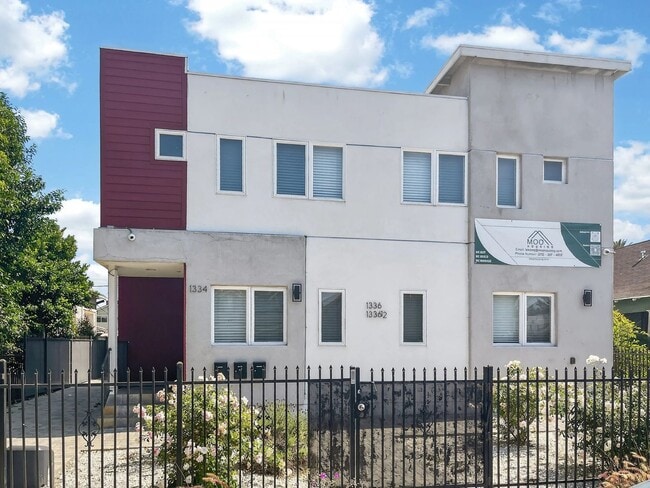Photo - 1334 W 37th Pl