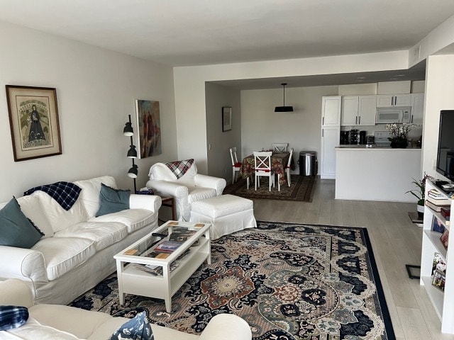 Apartment #302 (comes unfurnished) - Chateau Brentana