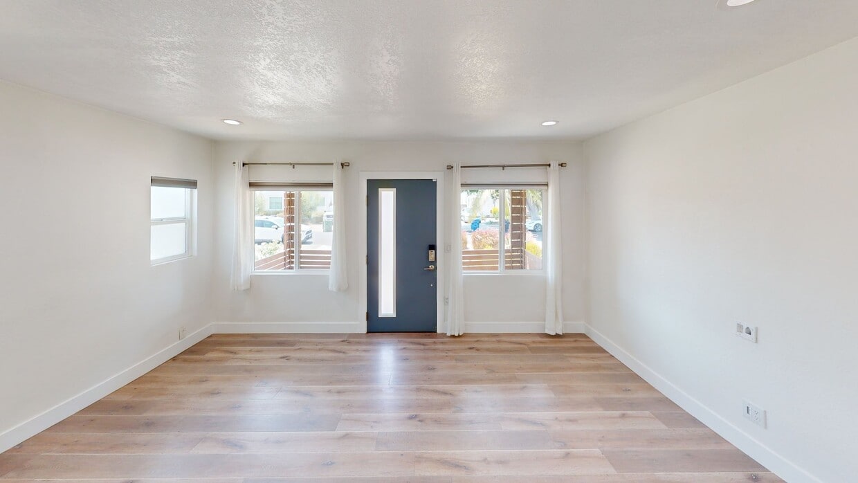 3D Tour - 2918 S Norton Ave House