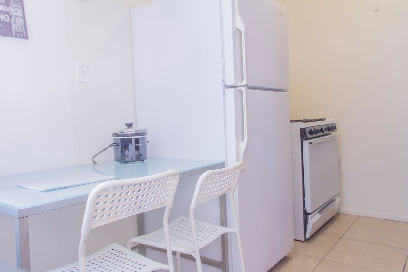 Photo - A 3 bedroom, 1 bathroom apartment with a d... Unit Single Room 3 (Lego) - 3