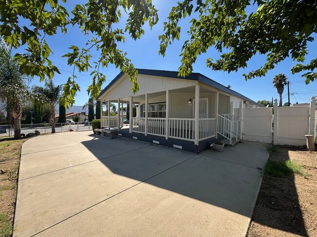 1225 N Alessandro - 1225 N Alessandro