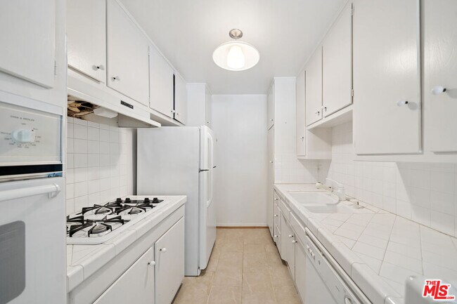 Photo - 1520 Hayworth Ave Unit 4