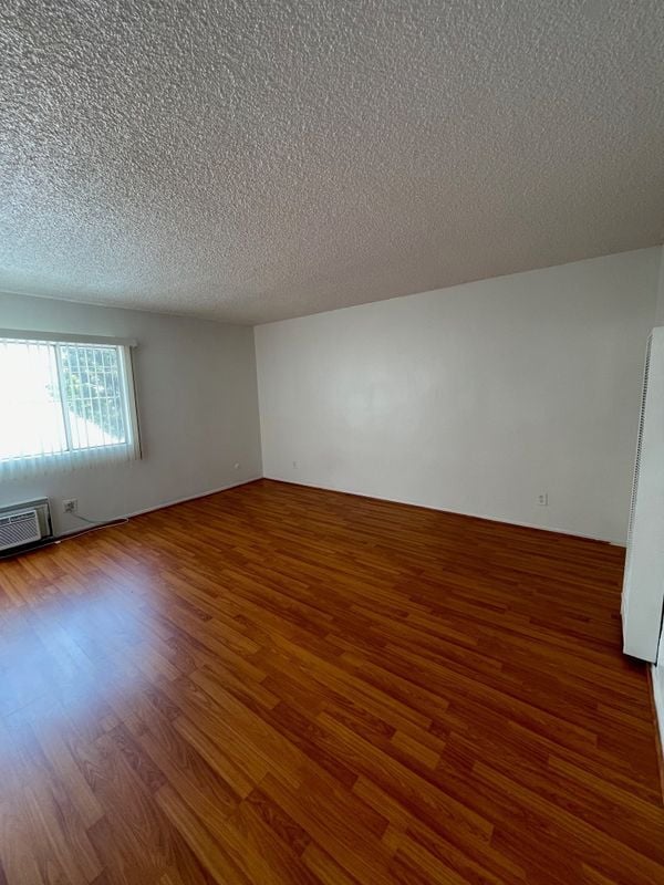 Photo - 1260 Beachwood Dr