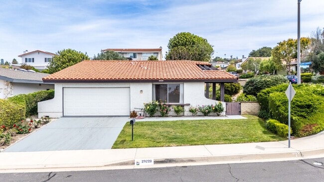 Building Photo - Beautifully Refreshed Rancho Palos Verdes Home in Prime Peninsula Location