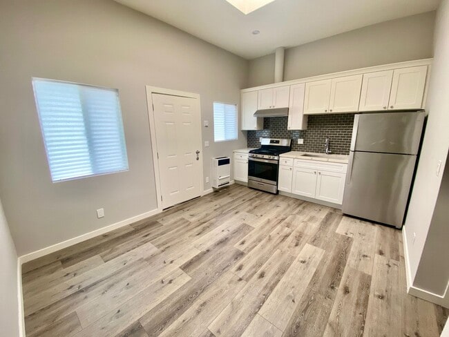 Photo - Sweet Spot Alert! Cozy 1 Bed in the Heart ...