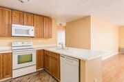 Photo - Spacious and Comfortable Condo -  A/C - Central Location - Great Amenities - Natural Light