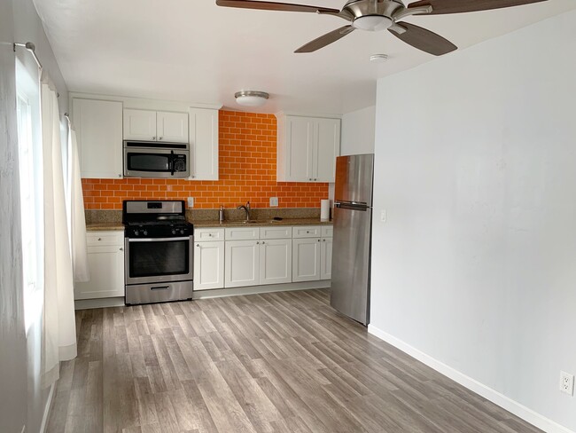 Duplex for rent in Mount Hope/Golden Hill! - Duplex for rent in Mount Hope/Golden Hill! House