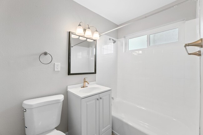 Photo - 1495 Peterson Ave