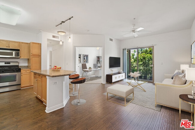 Building Photo - 100 S Alameda St Unit 355
