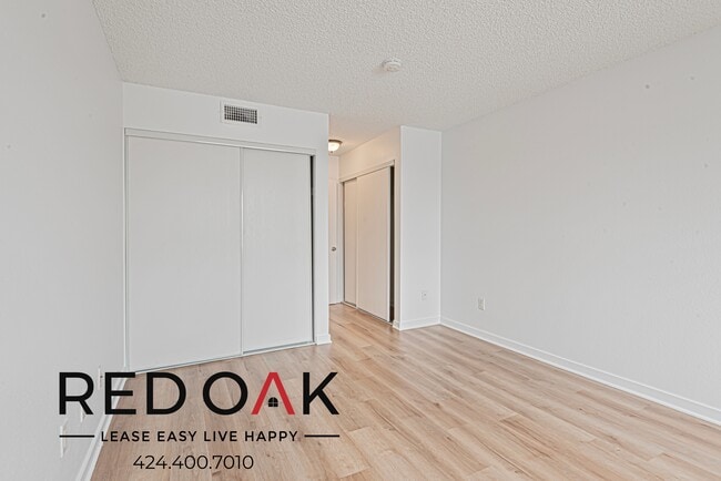 Photo - 11817 Victory Blvd Unit 212