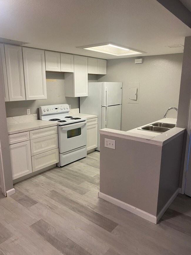 Building Photo - 1 Bedroom 1 Bath Condo - San Ysidro