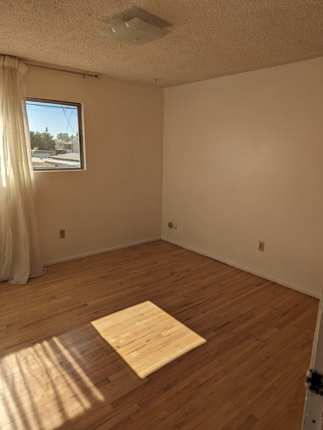 Building Photo - 7117 Eastondale Ave Unit Eastondale
