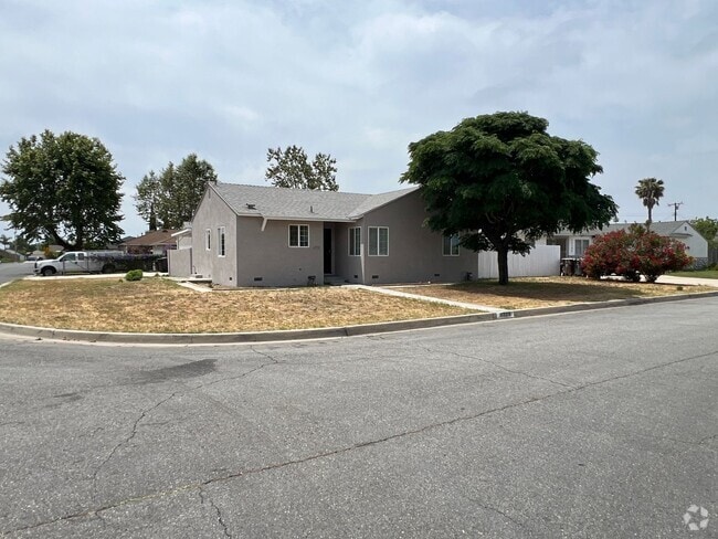 Building Photo - Extensively Remodeled 3 Bed 2 Bath Garden ... Rental