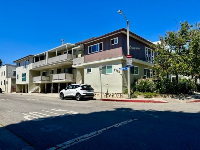 Building Photo - 7763 Romaine St Rental