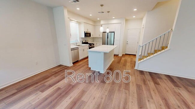 Photo - 561 Winchester Dr