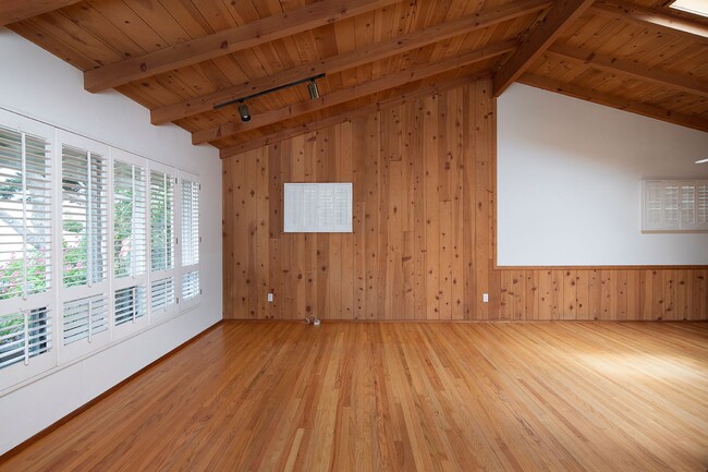 Photo - 2111 Emerald St Unit 2111