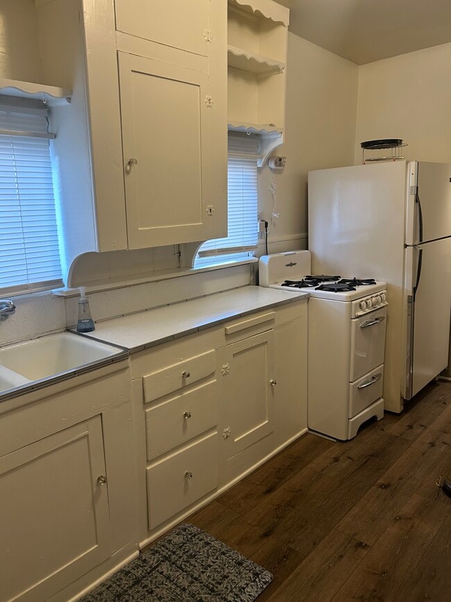 Photo - 260 Nordina St