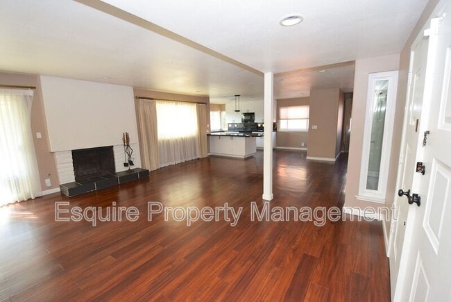 Photo - 1335 Lawrence Way