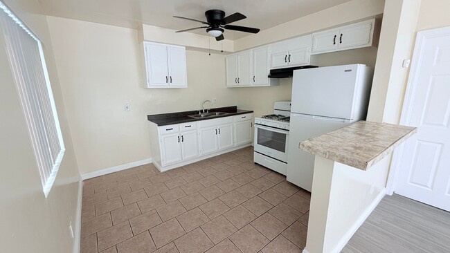 Photo - 810 W Duarte Rd