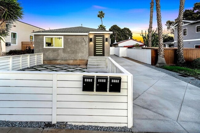 Building Photo - Beautifully Remodeled 3-Bed Home in Prime Location – AVALIABLE EARLY MAY