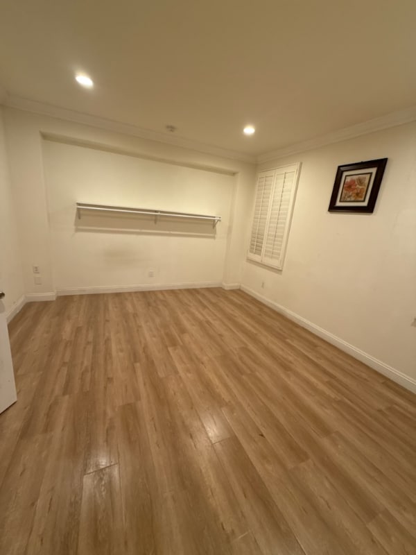 Building Photo - 14925 Shoreham St Rental