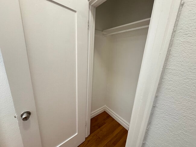 Photo - 1960 Argyle Ave Unit 8