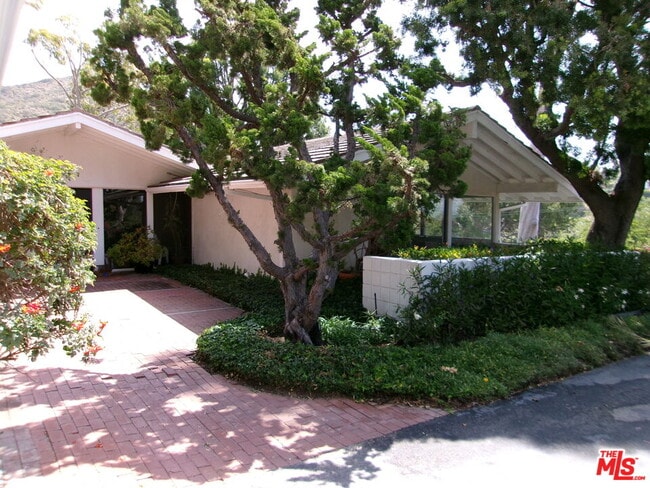 Building Photo - 6349 Sycamore Meadows Dr