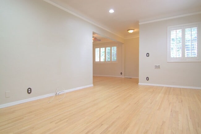 Photo - 1440 N Pass Ave