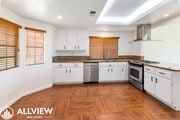 Photo - The Perfect Blend of Space, Style & Locati... House