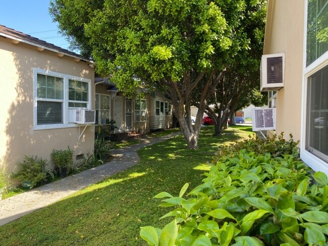Photo - 11637 Magnolia Blvd Unit 11637