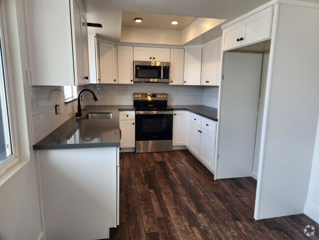 Building Photo - 114 E El Portal Unit C Rental