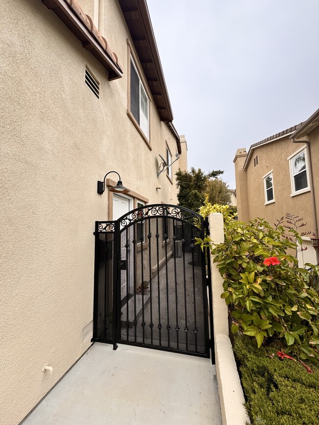 Building Photo - 41 Via Cancion Unit B