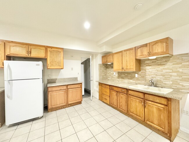 Photo - 1023 Larch St Unit 4