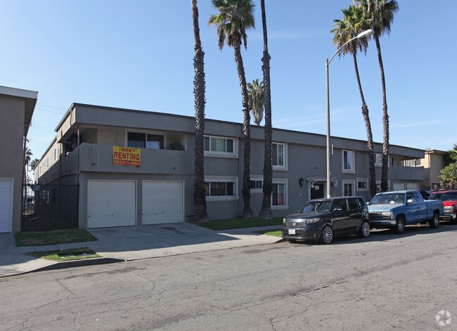 Primary Photo - 2159 Elm Rental