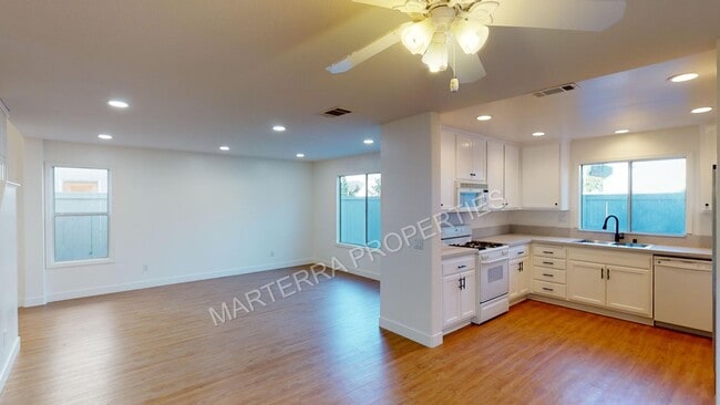 Photo - Beautiful 3 Bedroom Home