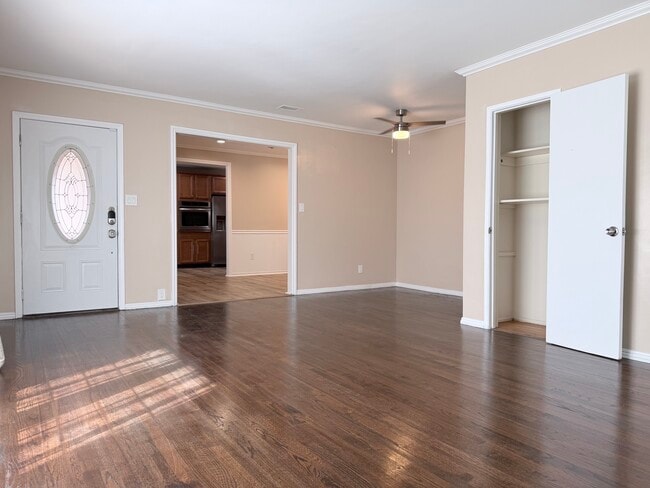 Photo - 3082 Thurin Ave