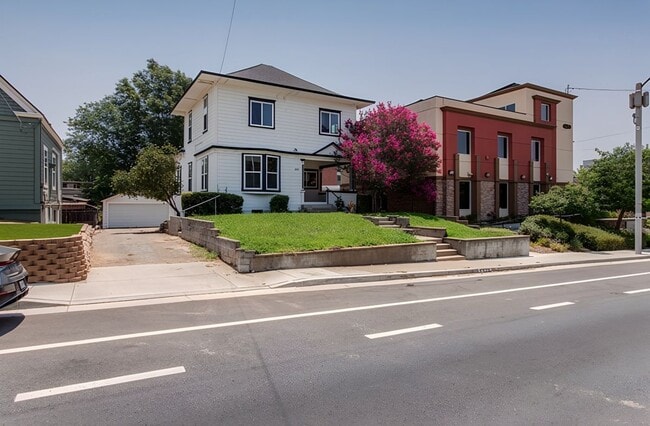 Photo - 4224 Brockton Ave