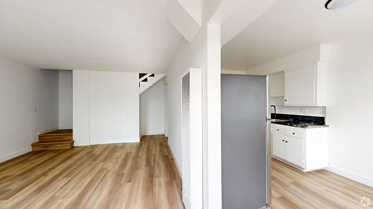 3D Tour - 1425 W Stoneridge Ct